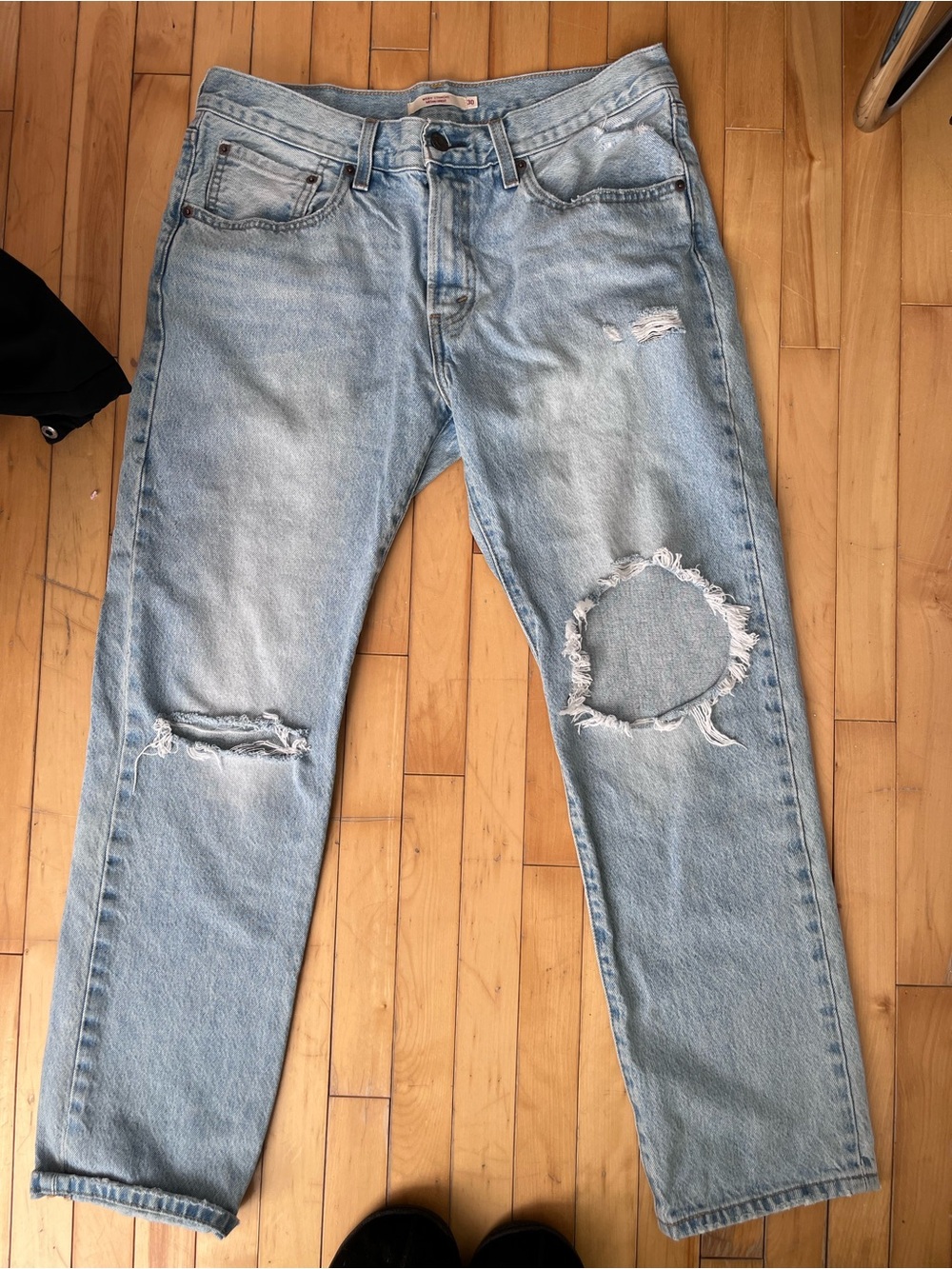 Women’s Levi’s straight mid-rise jeans